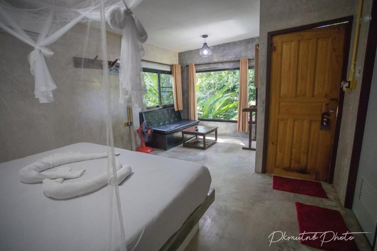 Sunshine On The Rock Hotel Ko Kut Exterior photo